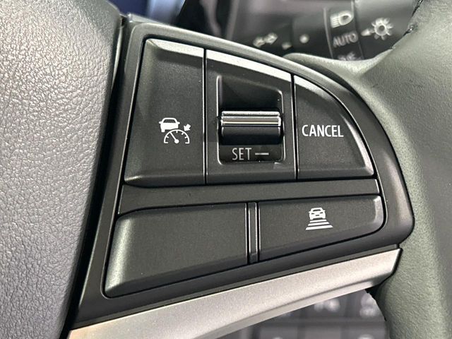 【アダプティブクルーズコントロール】高速道路での長距離走行が楽に！！自動で速度を保つクルーズコントロールが、衝突軽減システムと連携し、前方の車両を感知して車間を保つように速度調節してくれます！！