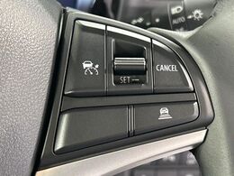 【アダプティブクルーズコントロール】高速道路での長距離走行が楽に！！自動で速度を保つクルーズコントロールが、衝突軽減システムと連携し、前方の車両を感知して車間を保つように速度調節してくれます！！