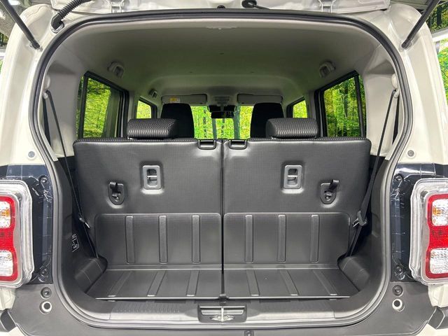 普段のお買い物や通勤、送迎等に十分な荷室スペースを確保しております。セカンドシートを倒すと、大きな荷物の積載も可能です♪