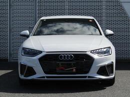 AUDIの特徴シングルフレームグリルは力強さとエレガントな雰囲気を醸し出します。