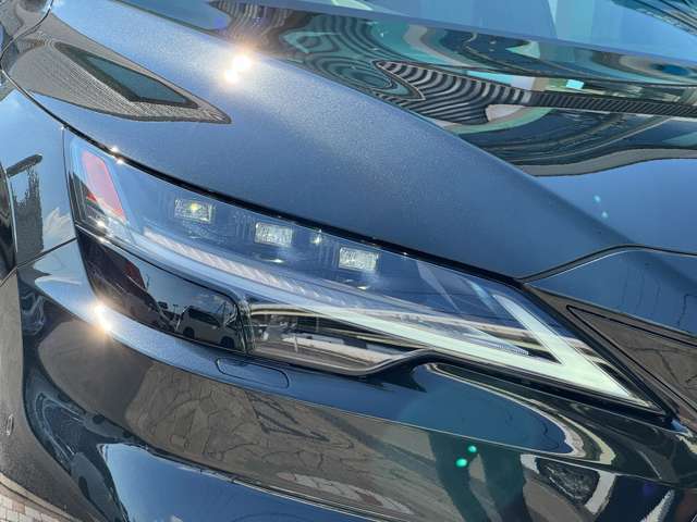 LEDライトは、明るく瞬時に点灯するため視認性が高く、省エネで長寿命☆彡デザイン面でも自由度が高く、車の顔をシャープかつ未来的に演出し、機能性と美しさを兼ね備えた魅力的な存在です！交換も承っております ☆