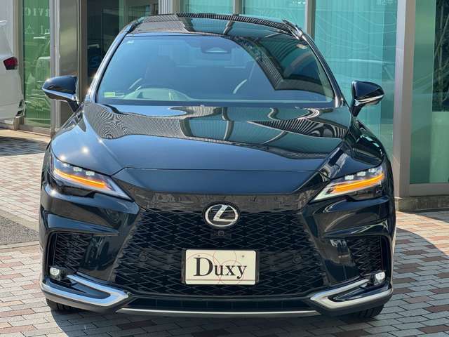 フロントはその車の「顔」として個性やブランドイメージを強く表現します☆彡グリルやヘッドライトのデザインが融合し、力強さや洗練された美しさを演出しており、印象的なフロントは走りの存在感を引き立てます☆彡