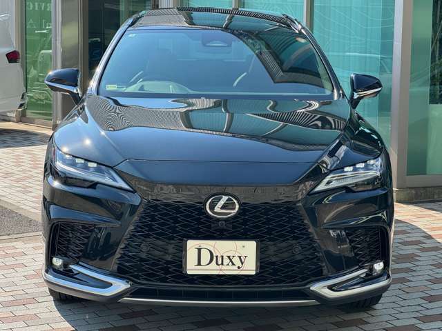フロントはその車の「顔」として個性やブランドイメージを強く表現します☆彡グリルやヘッドライトのデザインが融合し、力強さや洗練された美しさを演出しており、印象的なフロントは走りの存在感を引き立てます☆彡