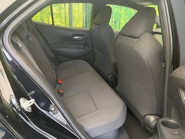 後部座席も気になるようなキズ・汚れやへたり等、大きなダメージはなく、良好な状態です。