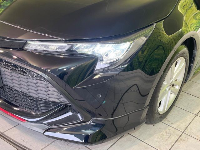 【LEDヘッドライト】悪天候や夜間走行時も良好な視界を確保し安心して運転できる高輝度LEDヘッドライトを装備！点灯速度が早く、消費電力も抑えられています。