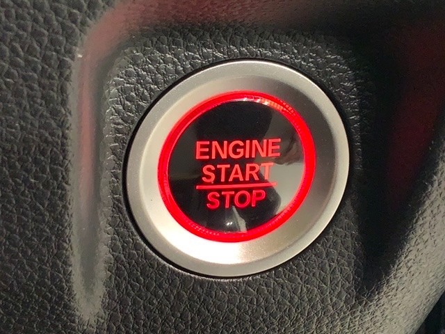 ワンプッシュでエンジンのスタート、ストップが出来て便利です。