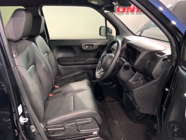 シートは厚めのクッションですのでゆったり座れますよ。