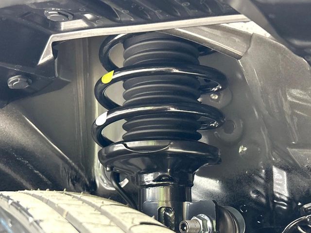 お車を安心してお乗りいただく為には、足回りの定期点検が欠かせません。サービスサポート（有償保証）では無料点検もご提供しており、安心のカーライフをお過ごしいただけるサポート体制が整っています。