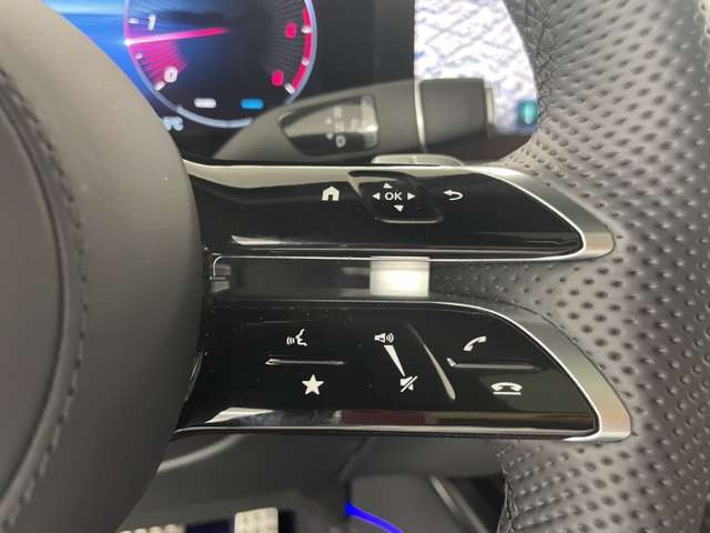 時間や距離的な都合で実車をご覧頂けないお客様、ご安心ください。私共がお客様の目の代わりとなって、お車を確認させて頂きます。詳細の写真を撮影しメール等でお送りさせて頂きます。お気軽にお申し付けください。