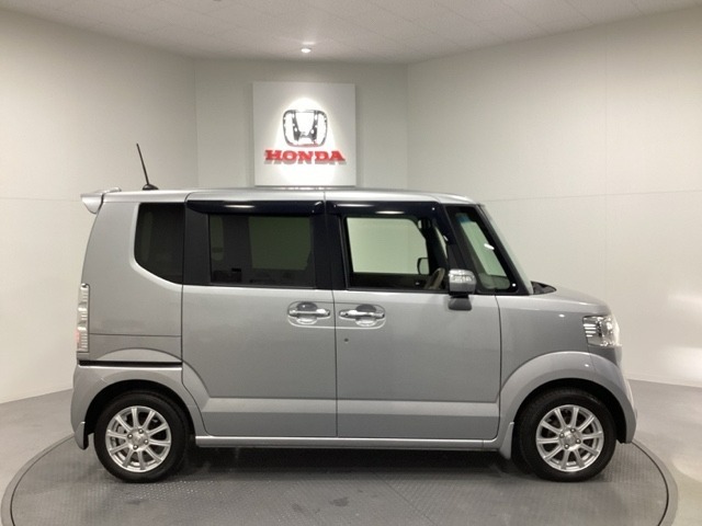 購入後も自社指定整備工場完備でお客様の愛車をしっかりサポート致します！御納車時には安全かつ安心してお乗り頂けるようホンダ専門知識を持つ整備スタッフが点検・整備・装備も説明をしてお渡ししております。