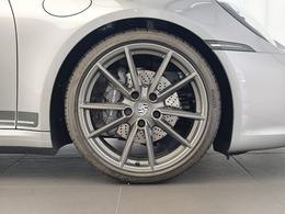 フロント：245/35ZR20