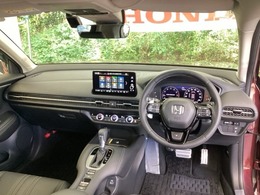 ご覧のように、視界が広く運転しやすいように設計されています。また、プラズマクラスター技術搭載デュアルフルオートエアコンで快適です。