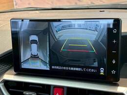 【パノラミックビューモニター】専用のカメラにより、上から見下ろしたような視点で360度クルマの周囲を確認することができます☆死角部分も確認しやすく、狭い場所での切り返しや駐車もスムーズに行えます。