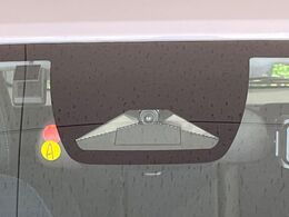 【ホンダセンシング】走行中に前方の車両等を認識し、衝突しそうな時は警報とブレーキで衝突回避と被害軽減をアシスト。より安全にドライブをお楽しみいただけます。