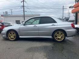 ナビゲーション・オーディオ・ETC取付、交換など各種オプション承ります。　詳しくはスタッフにお尋ねください。