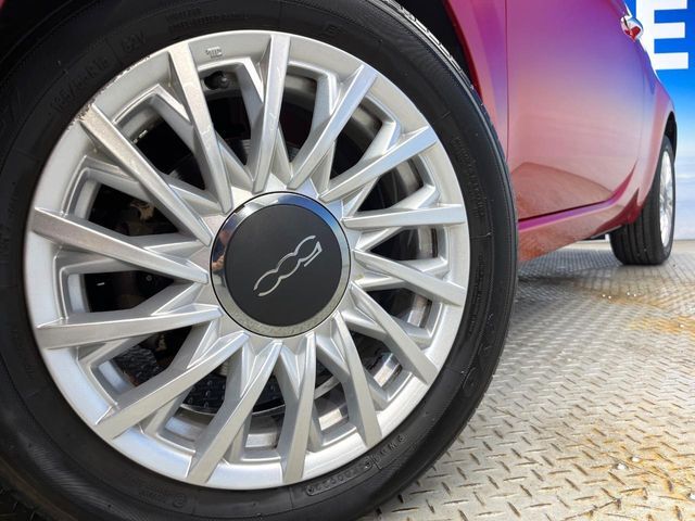 ●純正15インチアルミホイール：輸入車ならではの卓越した走りを支えるホイールと足回りです！日本車の走りに慣れている方にもぜひ体感して頂きたいほど、高いレベルでまとまっています！