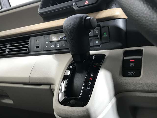 万が一に備えての代車も完備！代車にもナビやETC、バックカメラを装着！！さらに、無料貸し出し！
