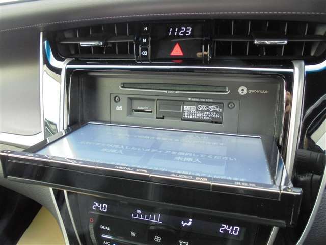 ☆CD,DVD,SDカードは画面裏側に挿入口があります♪