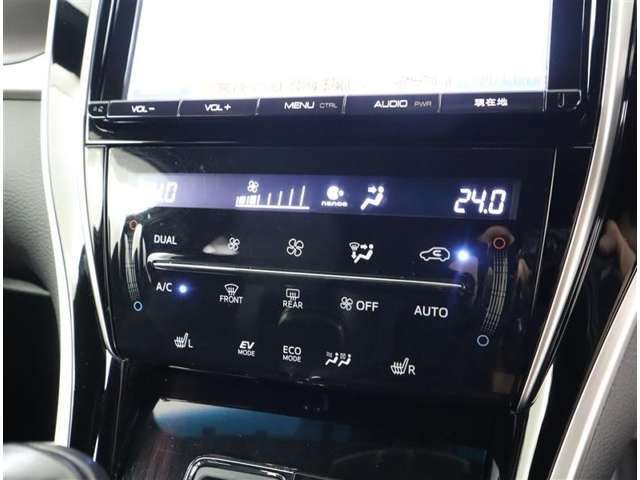 ☆オートエアコンです♪一度お好みの温度に設定すれば、車内の温度を検知し風量や温度を自動で調整してくれる優れもの！暑い…寒い…と何度もスイッチ操作をする必要はありませんね♪