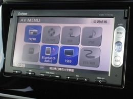 ナビゲーションはギャザズメモリーナビ（VXM-145VSi）を装着しております。AM、FM、CD、DVD再生、Bluetooth、ワンセグTVがご使用いただけます。初めて訪れた場所でも安心ですね！