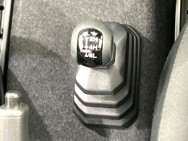 4WDのお車ですので、雪道でも安心です♪降雪地地域にお住まいの方以外にも、ウィンタースポーツが趣味の方や降雪地域へ帰省される機会がある方にもおすすめ！