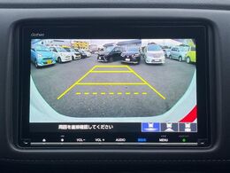 【バックカメラ】駐車時に後方がリアルタイム映像で確認できます。大型商業施設や立体駐車場での駐車時や、夜間のバック時に大活躍！運転スキルに関わらず、今や必須となった装備のひとつです！