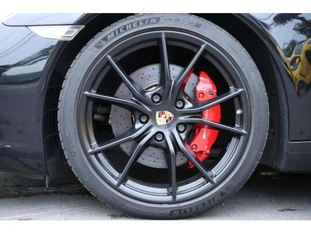 純正20インチアルミホイール・カラークレストセンターキャップ・レッドキャリパー・タイヤ空気圧モニタリングシステム