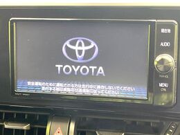 【純正ナビ】人気の純正ナビを装備しております。ナビの使いやすさはもちろん、オーディオ機能も充実！キャンプや旅行はもちろん、通勤や買い物など普段のドライブも楽しくなるはず♪