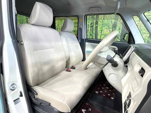 運転席シート廻りは使用感も少なく、良好な状態となっています。前オーナー様が丁寧に使っていたことがよくわかりますね。