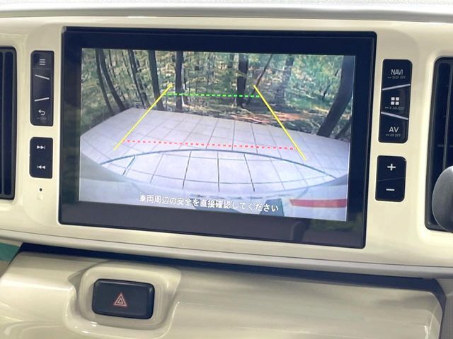 【バックカメラ】駐車時に後方がリアルタイム映像で確認できます。大型商業施設や立体駐車場での駐車時や、夜間のバック時に大活躍！運転スキルに関わらず、今や必須となった装備のひとつです！