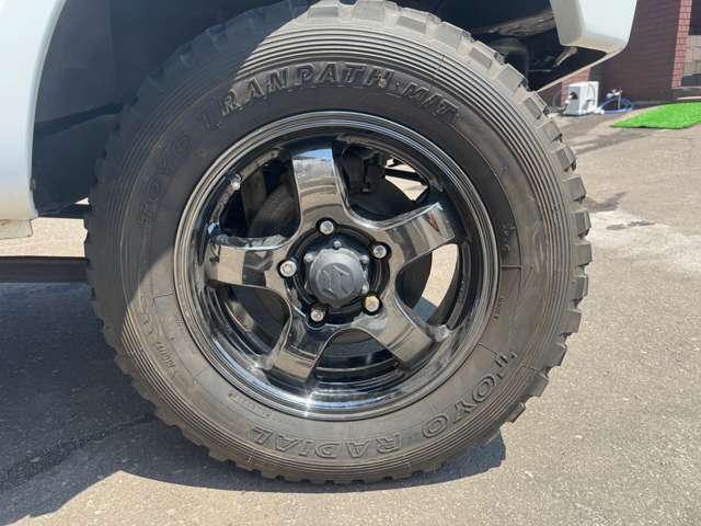 タイヤもTOYOのオープンカントリーMTです。