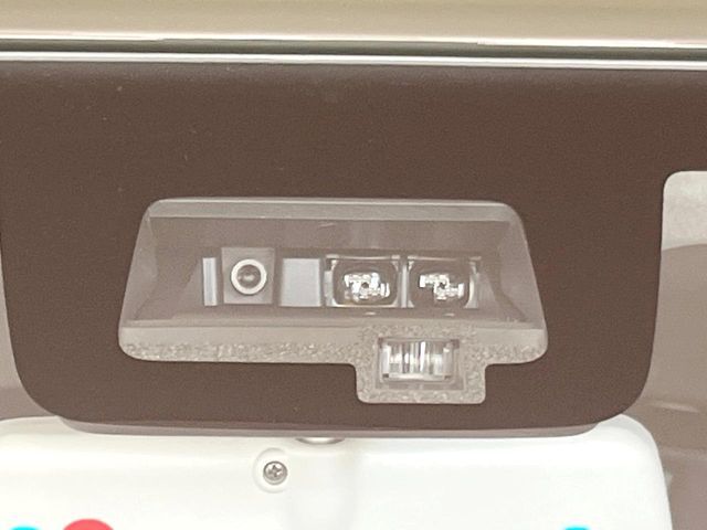 【スズキ　セーフティサポート】走行中に前方の車両等を認識し、衝突しそうな時は警報とブレーキで衝突回避と被害軽減をアシスト。より安全にドライブをお楽しみいただけます。
