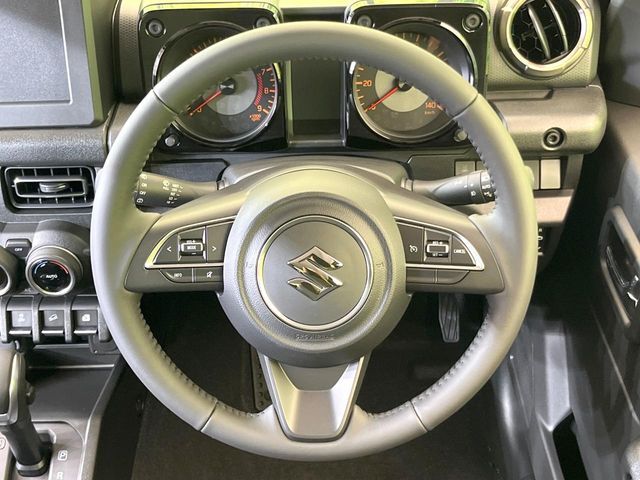 【ステアリングスイッチ】運転中、前方から目線をそらすことなく、オーディオ等の操作が可能な便利機能！安心＆快適なドライブを演出してくれます♪