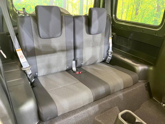 高品質なオリジナルフロアマットもオプションにてご用意しております。お好きなデザインやカラーをお車に合わせて選んでいただくことができます♪