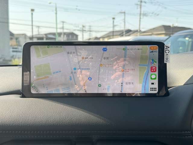 マツダコネクトディスプレイです。スマートフォンと連携し、地図アプリ等が表示可能です。Bluetooth/TV等のAVメニューもご利用頂けます。