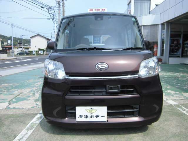 パワースライドドアなので乗り降りが楽で、特に狭い場所での開閉がスムーズ！荷物や子どもを抱えながらでも快適に乗り降りできます！また、狭い駐車場や道路でもスムーズに開閉できるのも魅力です！！