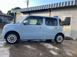 左前ドアにエクボ数か所あります。