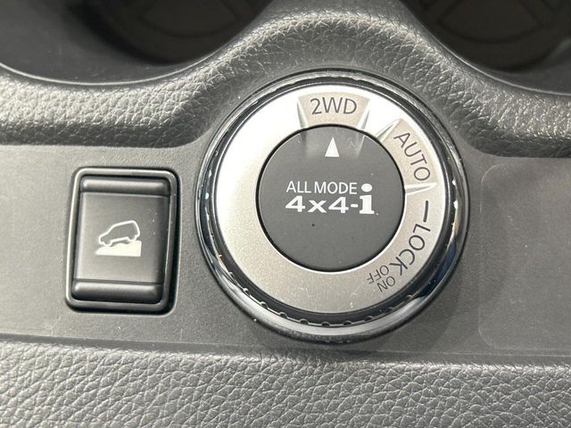 【オールモード4×4】2WD/4WDモードを手軽に切り替え可能。燃費重視の2WD、スタック時に役立つLOCK、AUTOモードでは4WDの配分を自動で調整し、路面状況を問わず安定した走りをサポート。