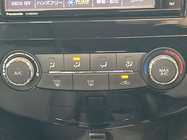 【オートエアコン】一度お好みの温度に設定すれば、車内の温度を検知し風量や温度を自動で調整。暑い…寒い…と何度もスイッチ操作をする必要はありません。快適な車内空間には必須の機能ですね♪