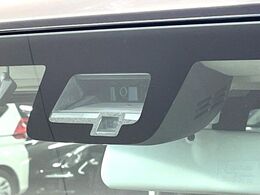 【スズキ　セーフティサポート】走行中に前方の車両等を認識し、衝突しそうな時は警報とブレーキで衝突回避と被害軽減をアシスト。より安全にドライブをお楽しみいただけます。