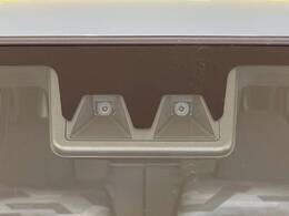 【スマートアシスト】走行中に前方の車両等を認識し、衝突しそうな時は警報とブレーキで衝突回避と被害軽減をアシスト。より安全にドライブをお楽しみいただけます。