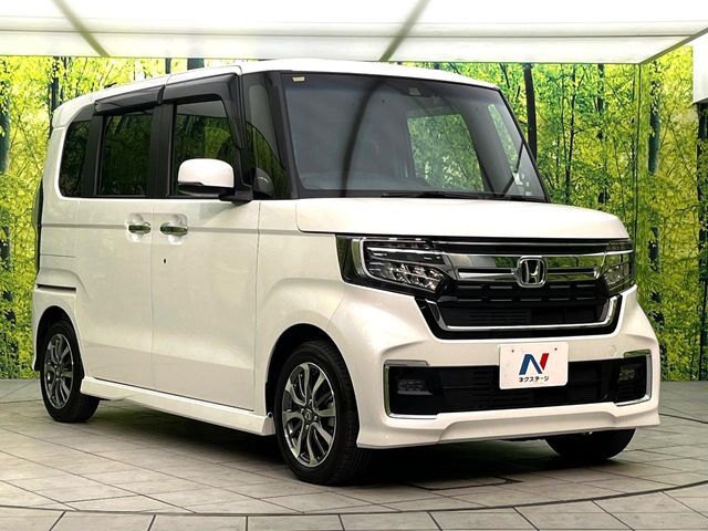 高透明度のガラス皮膜で撥水はもちろん、上質なツヤ・光沢を実現。紫外線や酸性雨から大切な愛車を保護し、色あせ・劣化を防止。「弾スプラッシュコート」、「弾プリミッサコート」からお選びいただけます。