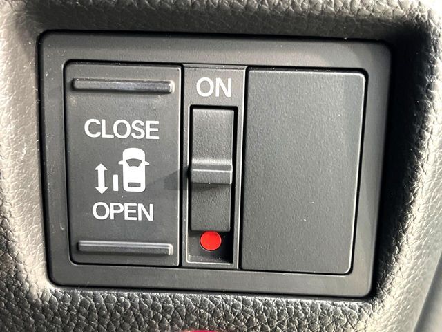 【パワースライドドア】スマートキーや運転席のスイッチでスライドドアの開閉が可能♪電動だから力を入れてドアを開ける必要が無く、小さいお子様でも、重い荷物を持っている時もラクに開け閉めできます♪