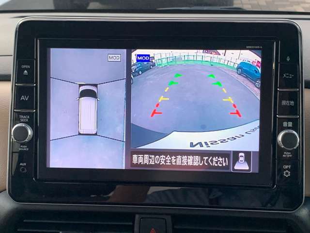 【全周囲カメラ】クルマの真上から見ているかのような映像が見れるので、駐車が苦手な方には特にうれしい装備です♪