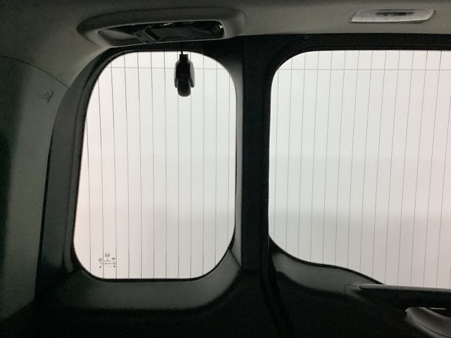 後方にもドライブレコーダーのカメラが付いています。前後両方でお車の周りを監視・記録いたします。