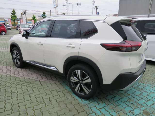 当店は整備工場を併設しております。納車前には当店の専任スタッフが徹底整備・点検を実施。ご購入後のアフターケアについても当店に安心してお任せ下さい♪