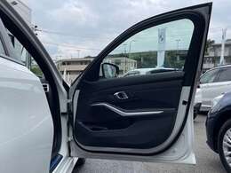 地域最大級の展示台数！お気に入りのお車があれば、ぜひステアリングを手にしてください。稀少モデルも鋭意取り揃え、幅広いニーズにお応え致します。スタッフ一同皆様のご来店を心よりお待ち申し上げます。