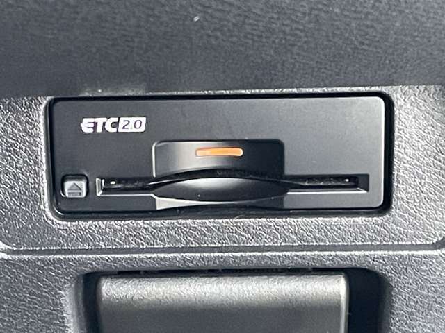 ◆【ETC】有料道路を利用する際に料金所で停止することなく通過できる、ETC車載器（ノンストップ自動料金収受システム機器）が装備されています。セットアップを行うことで利用可能になります。