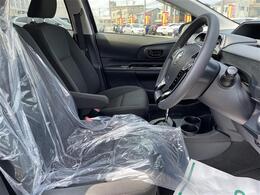【運転席】座り心地が良いシートなので長時間の運転でも快適にお過ごしいただけます。新品のフロアマットのご注文も可能です。掲載箇所以外にご希望の写真がございましたらお気軽にお問い合わせ下さい。