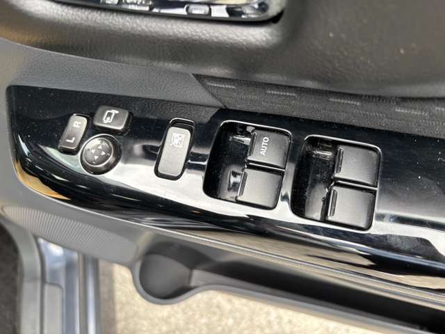 【保証付き販売・新車・届出済未使用車】　一般保証は新車登録日から3年または6万kmまで。特別保証は5年または10万kmまで。ご納車時に、保証書発行お渡しいたします。